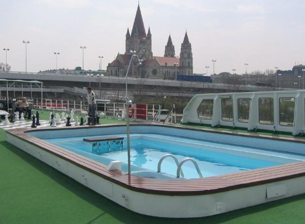 Sofia. Открытый плавательный бассейн с подогревом